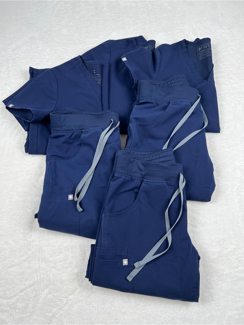 FIGS Scrub Sets Bundle Casma Top Kade Cargo Pants Navy XS/S